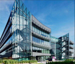 mur-rideau en panneaux 1