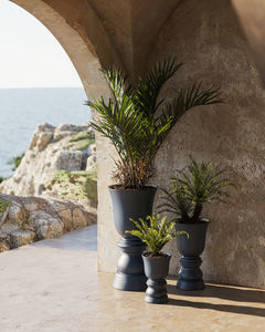 pot de jardin en polyéthylène rotomoulé