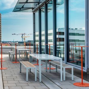 ensemble table et bancs contemporain