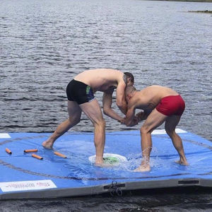 tapis de lutte sur eau 1