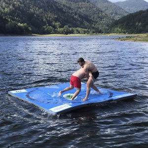 tapis de lutte sur eau 1