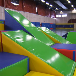 module en mousse pour parcours de jeux 1