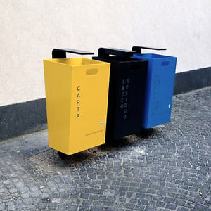 poubelle publique / en tôle d'acier / avec cendrier intégré / contemporaine