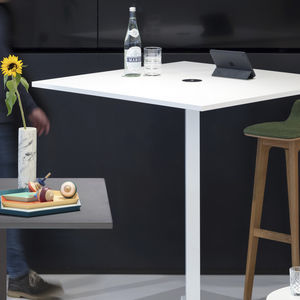 table mange-debout contemporaine