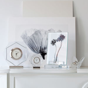 horloges contemporaines / analogiques / de table / en verre