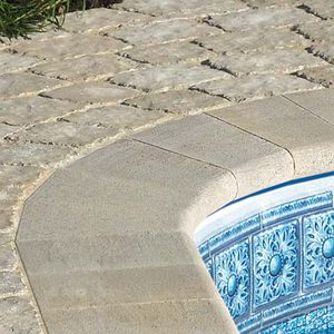 margelle de piscine en béton