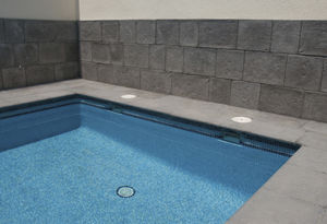 margelle de piscine en béton 1
