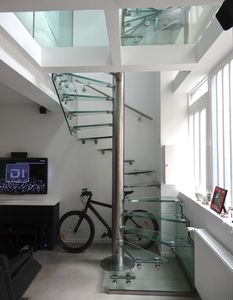 escalier en colimaçon carré / hélicoïdal / structure en acier inoxydable / structure en verre
