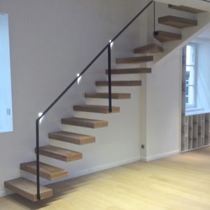 escalier quart tournant / marche en bois / sans contremarche / contemporain