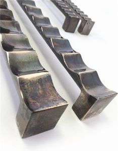 poignée de meuble en aluminium