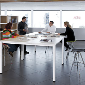 table de travail contemporaine
