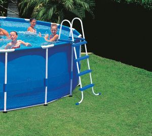 échelle de piscine