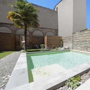 margelle de piscine en béton