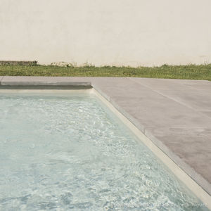 margelle de piscine en béton