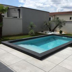 margelle de piscine en béton