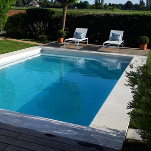 margelle de piscine en béton