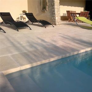 margelle de piscine en pierre