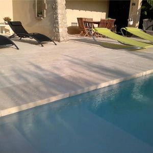 margelle de piscine en pierre