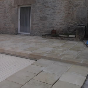 margelle de piscine en béton