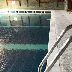 margelle de piscine en béton