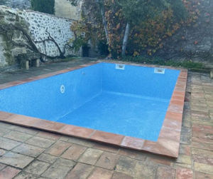 margelle de piscine en béton