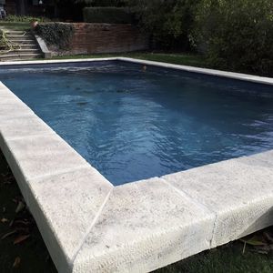margelle de piscine en pierre naturelle