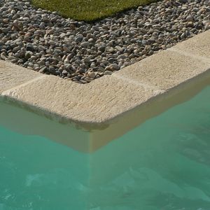 margelle de piscine en pierre