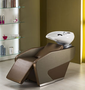 bac à shampoing avec repose-pieds