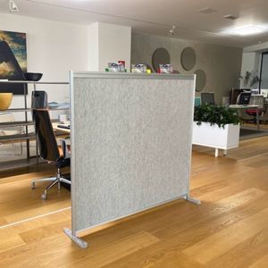séparateur de bureau auto-portant