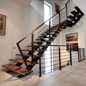 escalier droit / quart tournant / structure en acier / marche en bois