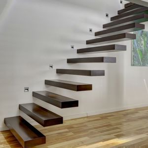 escalier droit / marche en bois / sans contremarche / contemporain
