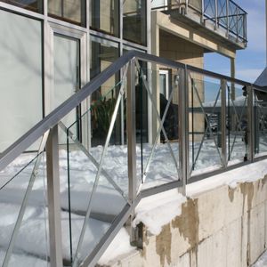 garde-corps en inox / à panneaux en verre / d'extérieur / pour balcon