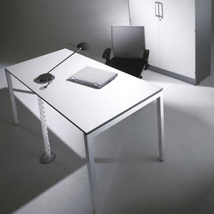 bureau en métal