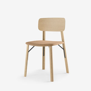 chaise contemporaine / tapissée / en tissu / en bois massif