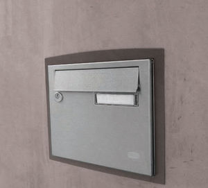 boîte aux lettres murale