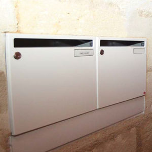 boîte aux lettres murale