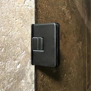 charnière pour porte de douche