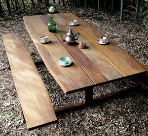 ensemble table et bancs contemporain