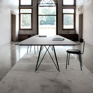 table contemporaine