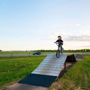 demi-pyramide pour skatepark