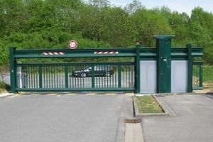 portails coulissants / en aluminium / industriels / motorisés