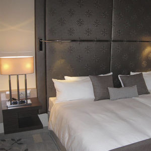 lampe de chevet / contemporaine / en tissu / marron