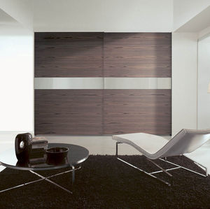 armoire contemporaine / en chêne / à porte coulissante / avec miroir