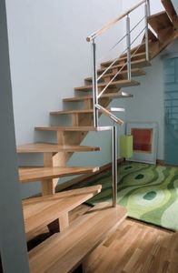 escalier demi-tournant / structure en bois / marche en bois / sans contremarche