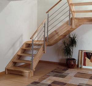 escalier demi-tournant / structure en bois / marche en bois / sans contremarche