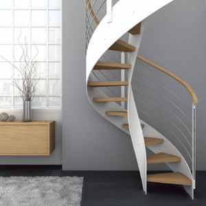 escalier en colimaçon / structure en bois / structure en métal / marche en bois