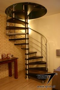 escalier en colimaçon / structure en métal / marche en bois / sans contremarche