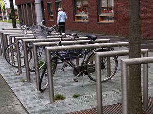 range-vélo en acier galvanisé