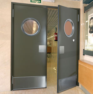 porte avec hublot 1