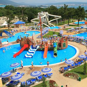 structure de jeu pour parc aquatique